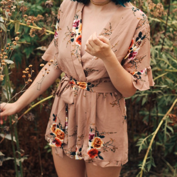 Beige floral print romper - Picture 2 of 6